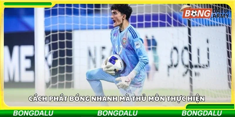 Cách phát bóng nhanh mà thủ môn thực hiện